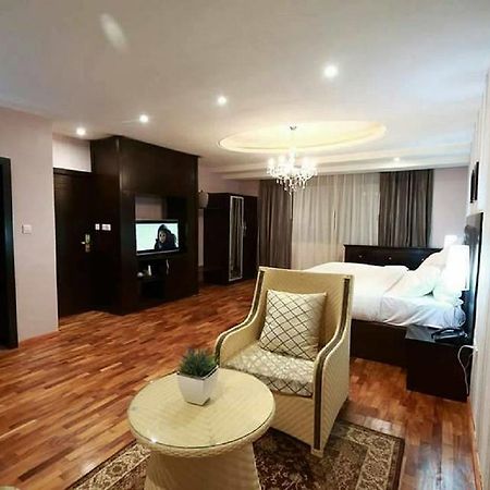 Tivoli Hotel Seafront Ikoyi Aliayabiagba Exteriör bild