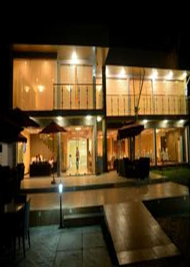 Tivoli Hotel Seafront Ikoyi Aliayabiagba Exteriör bild