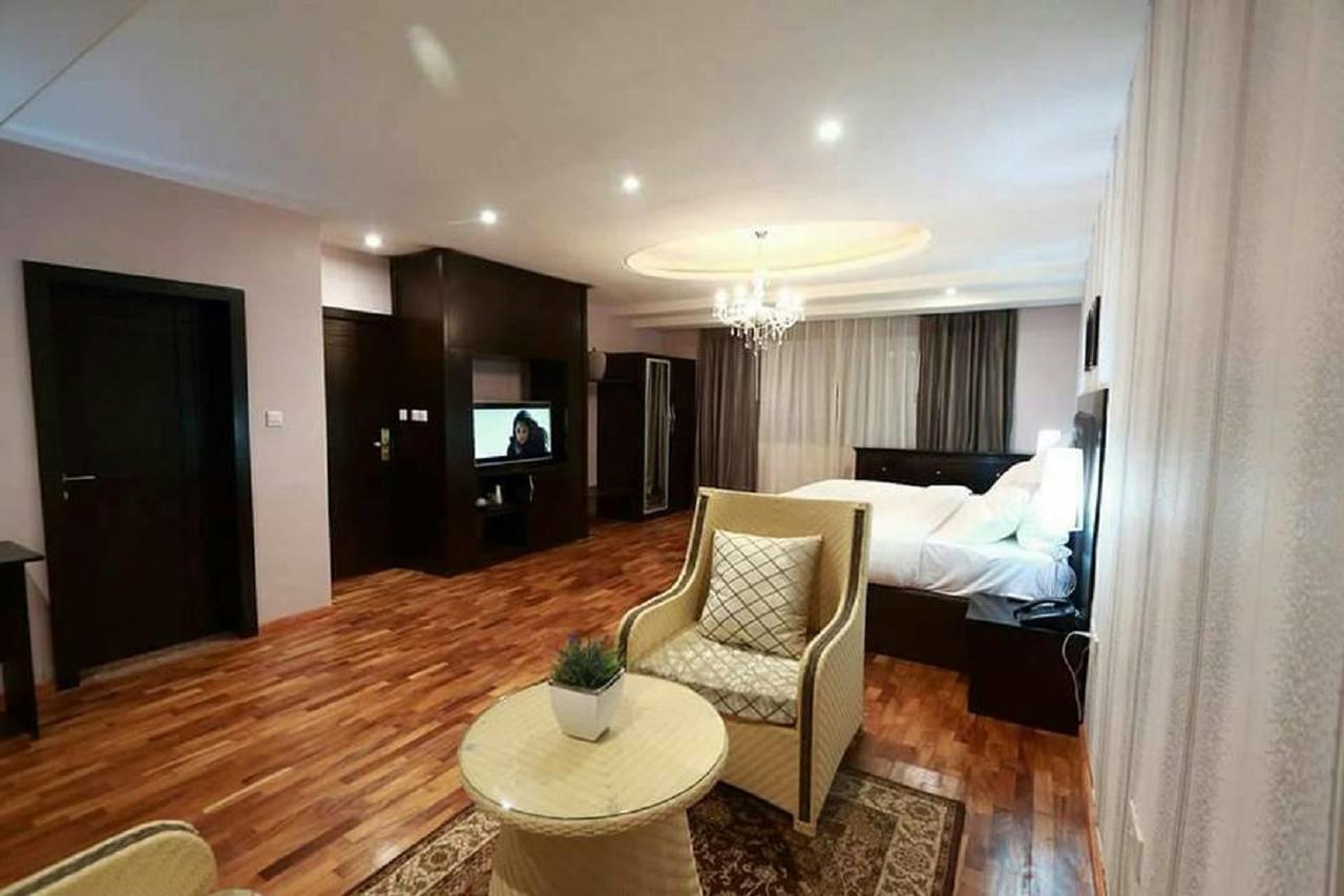Tivoli Hotel Seafront Ikoyi Aliayabiagba Exteriör bild