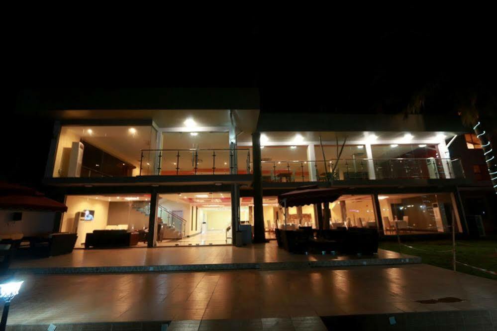 Tivoli Hotel Seafront Ikoyi Aliayabiagba Exteriör bild