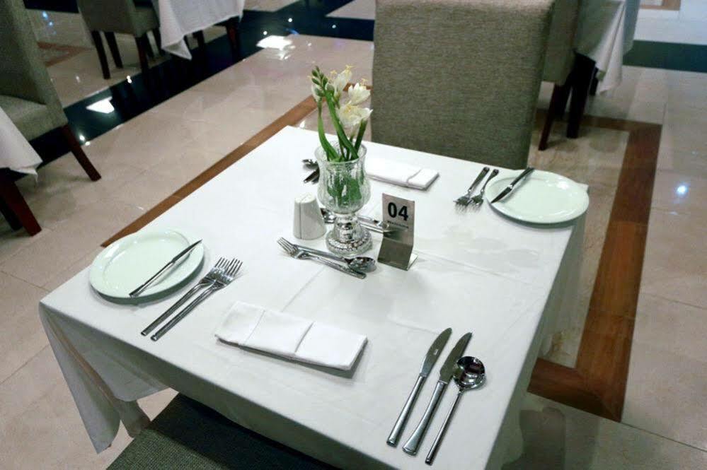 Tivoli Hotel Seafront Ikoyi Aliayabiagba Exteriör bild