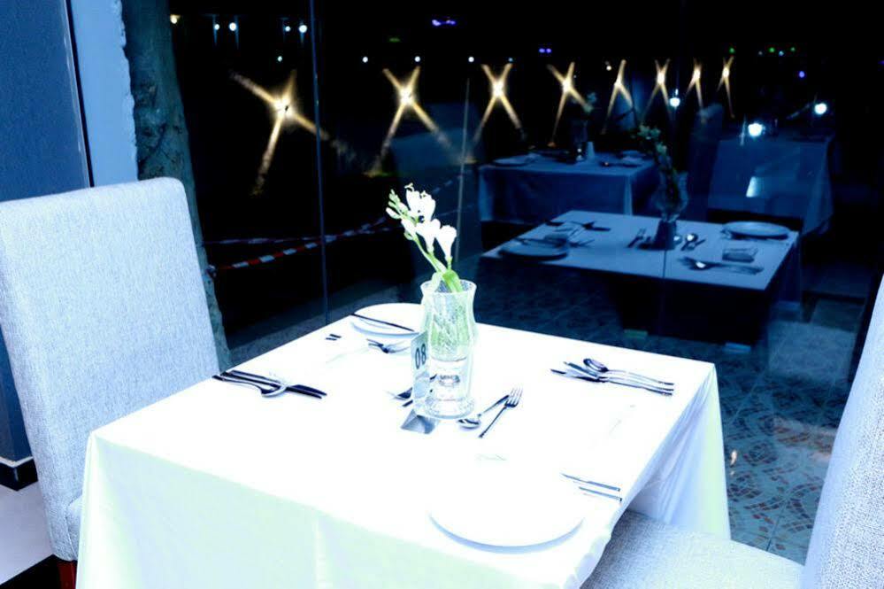 Tivoli Hotel Seafront Ikoyi Aliayabiagba Exteriör bild