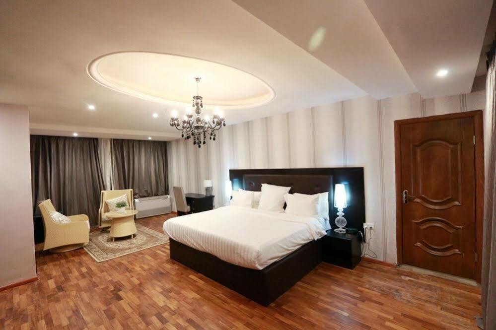 Tivoli Hotel Seafront Ikoyi Aliayabiagba Exteriör bild