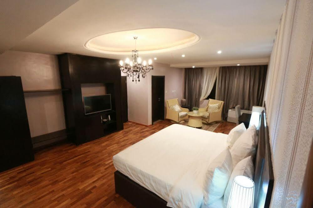 Tivoli Hotel Seafront Ikoyi Aliayabiagba Exteriör bild