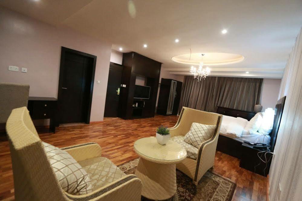 Tivoli Hotel Seafront Ikoyi Aliayabiagba Exteriör bild