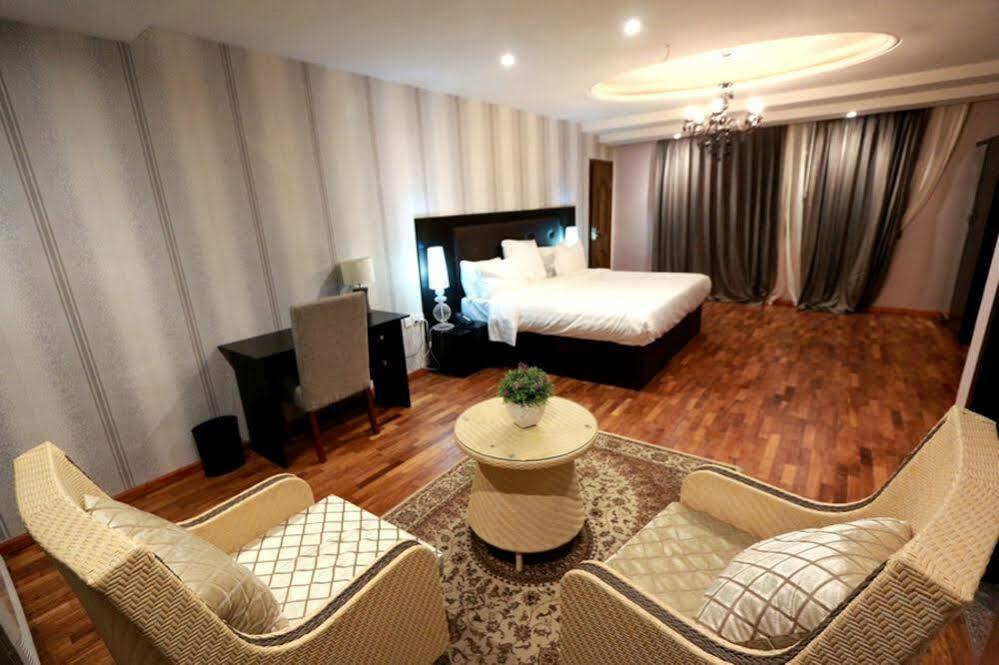 Tivoli Hotel Seafront Ikoyi Aliayabiagba Exteriör bild